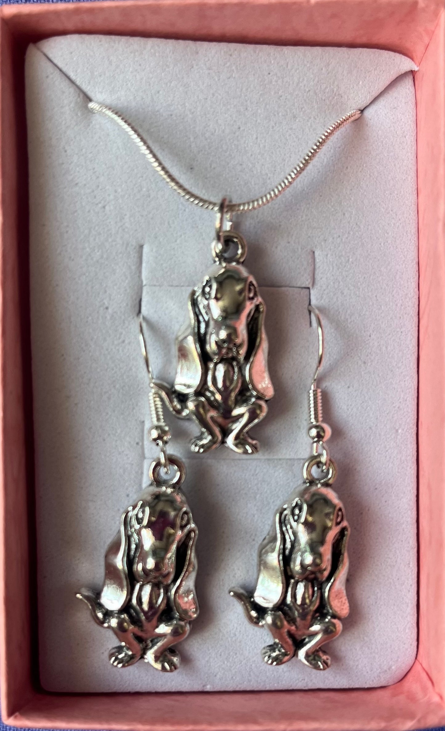 Dog Basset 2pc jewellery gift set