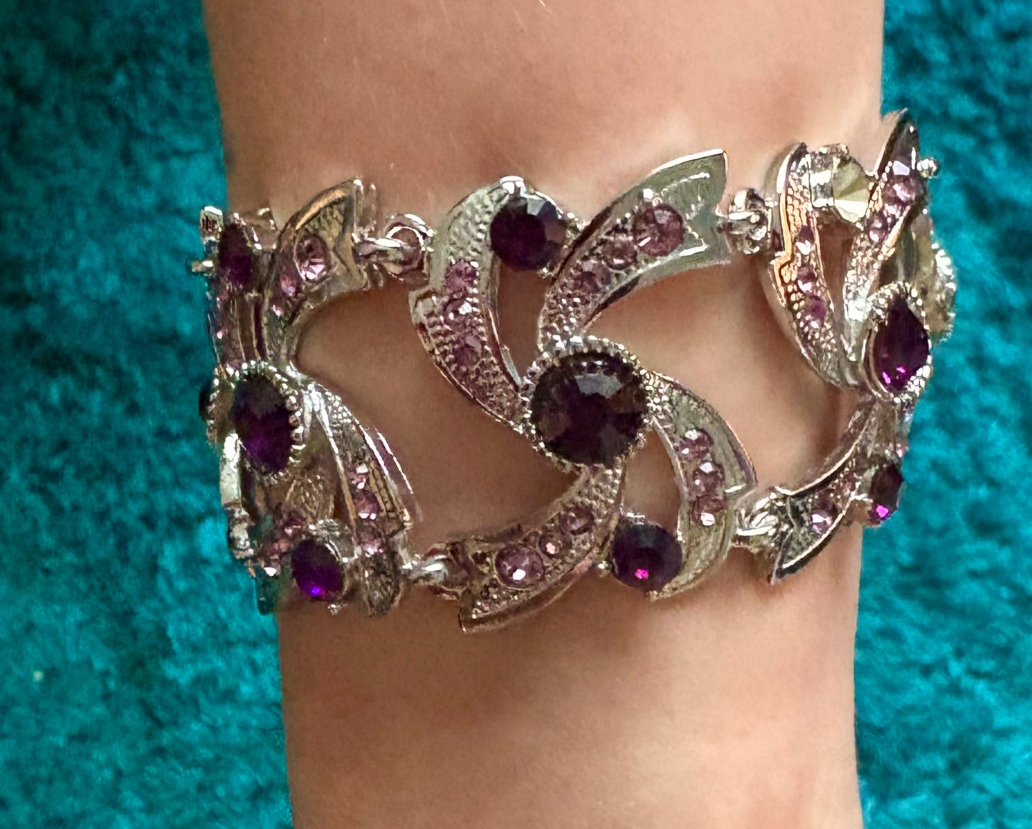 Bracelet ( Mariamor Paris) - white metal with deep purple. Style 31