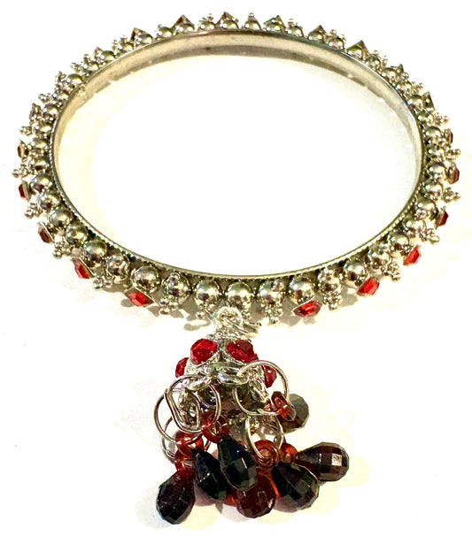 Bracelet - solid bangle - white metal / red with charm style 1