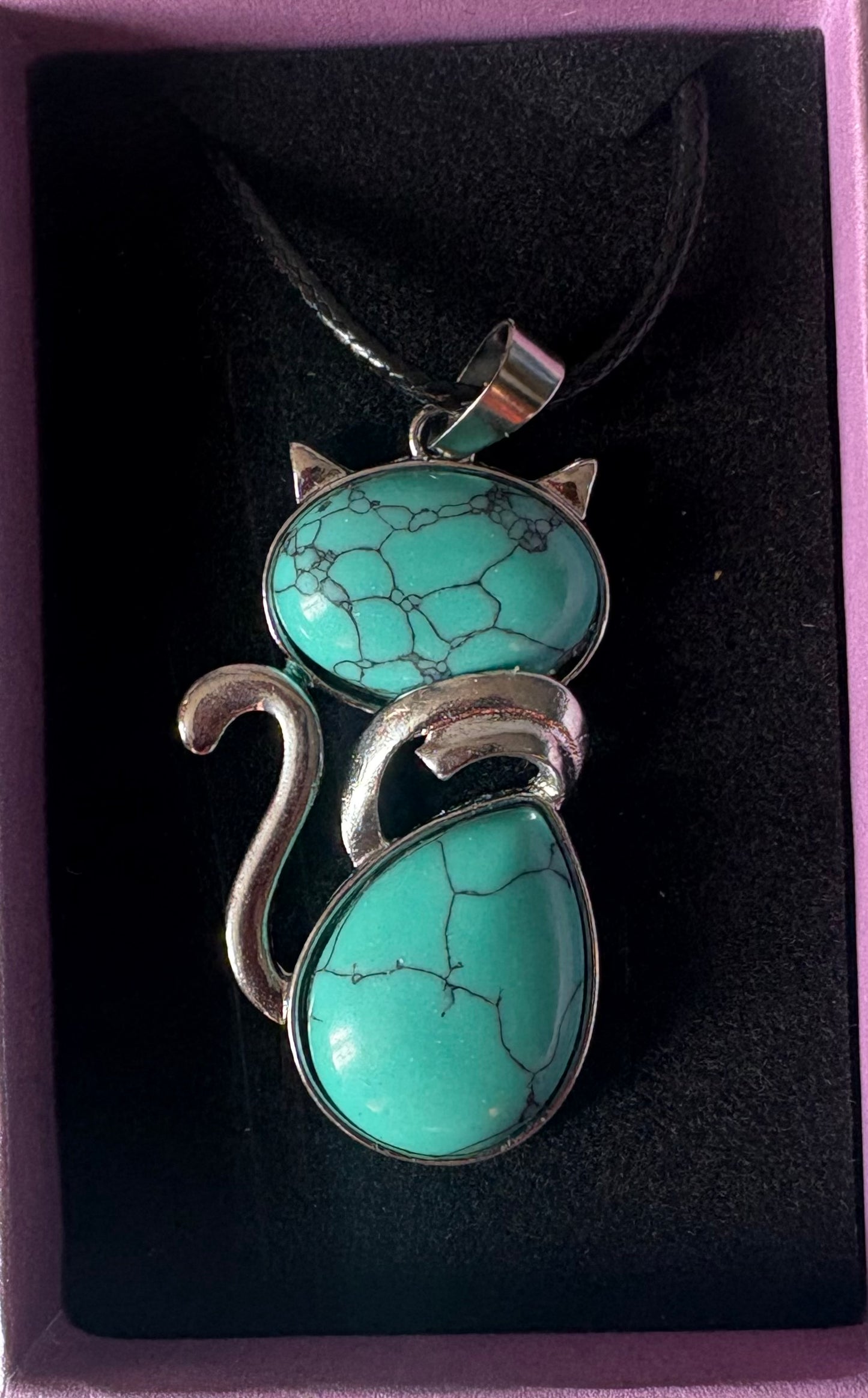 Cat - necklace, turquoise howlite style.