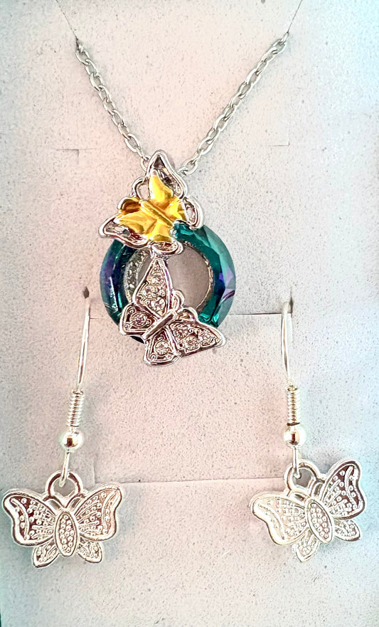 Butterfly - 2pc jewellery set. Necklace & earrings