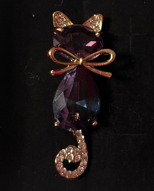 Cat crystal brooch