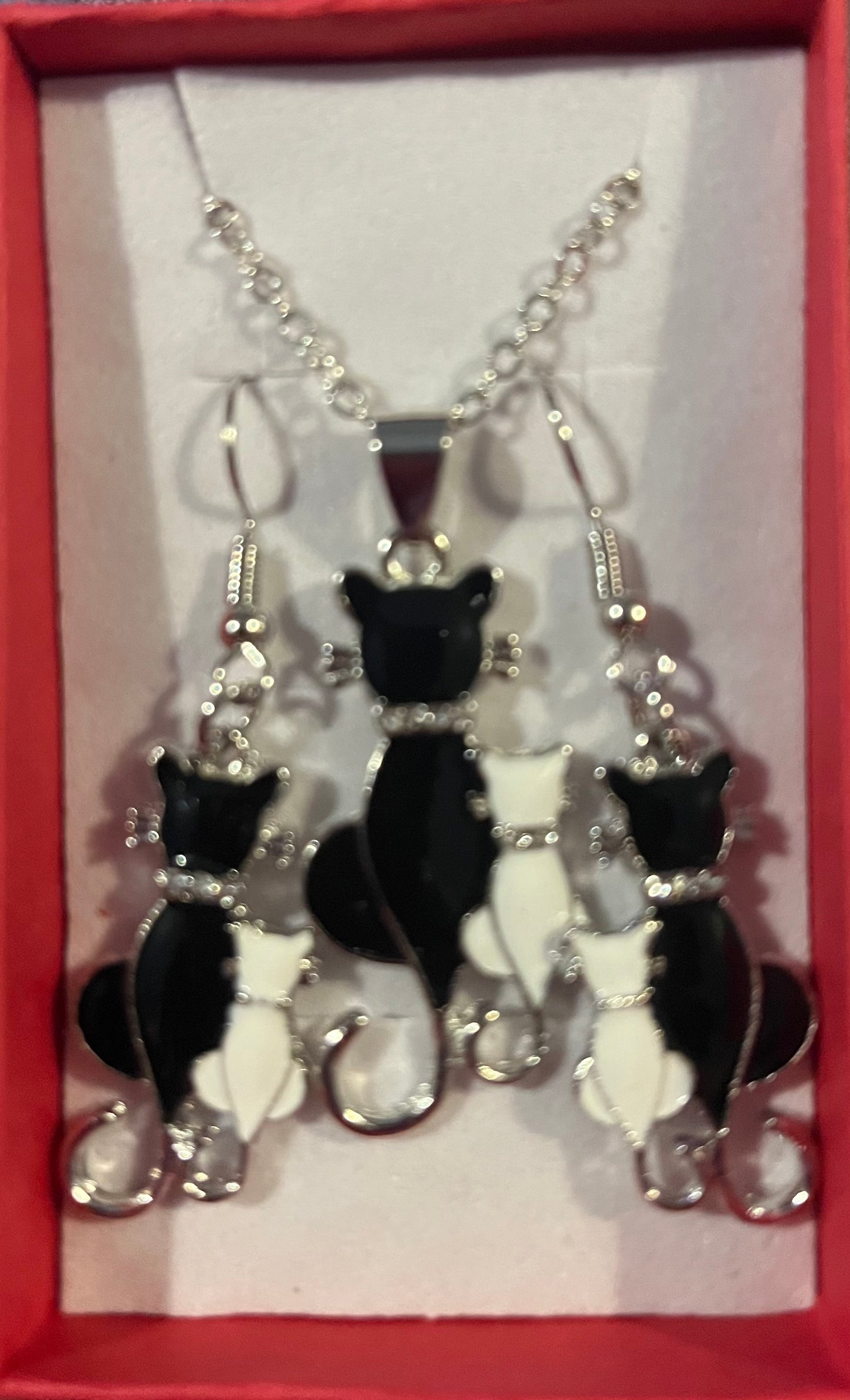Black/ white cat 2pc jewellery gift set