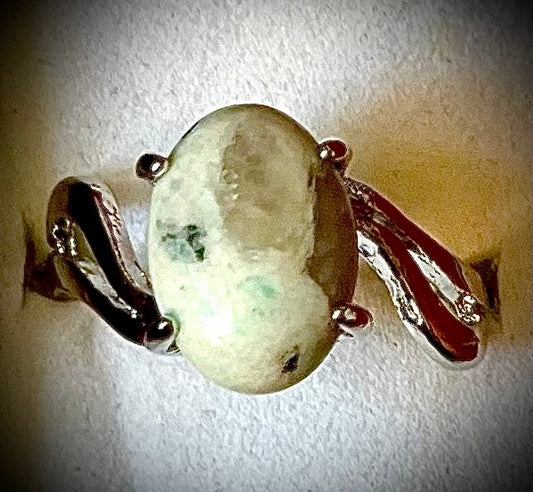 Ring - kiwi stone. Size U