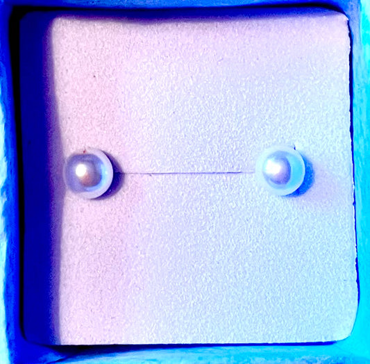 Earrings- preowned pearl style studs