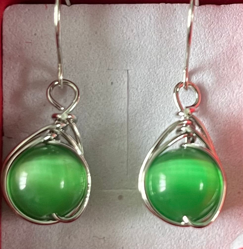 Earrings - droplet, emerald green style