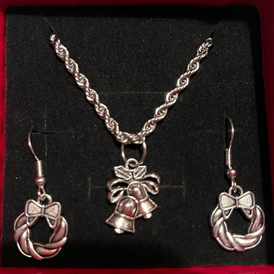Wreath/ Bell 2pc jewellery gift set