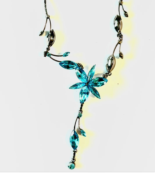 Necklace - white metal blue floral necklace.  Style 38