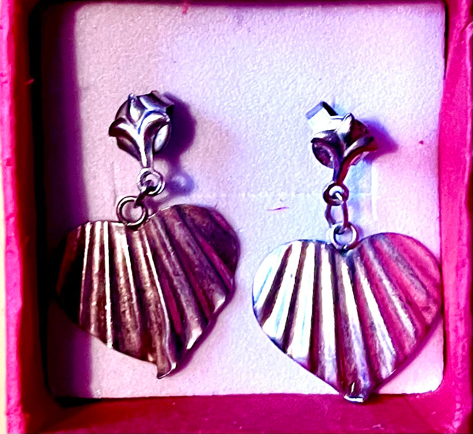 Earrings- preowned white metal shell studs