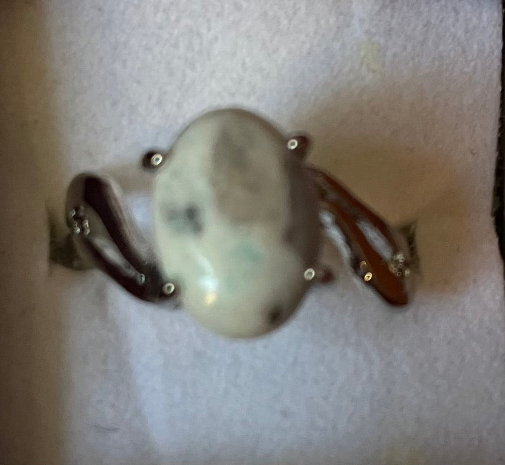 Ring - kiwi stone. Size Q