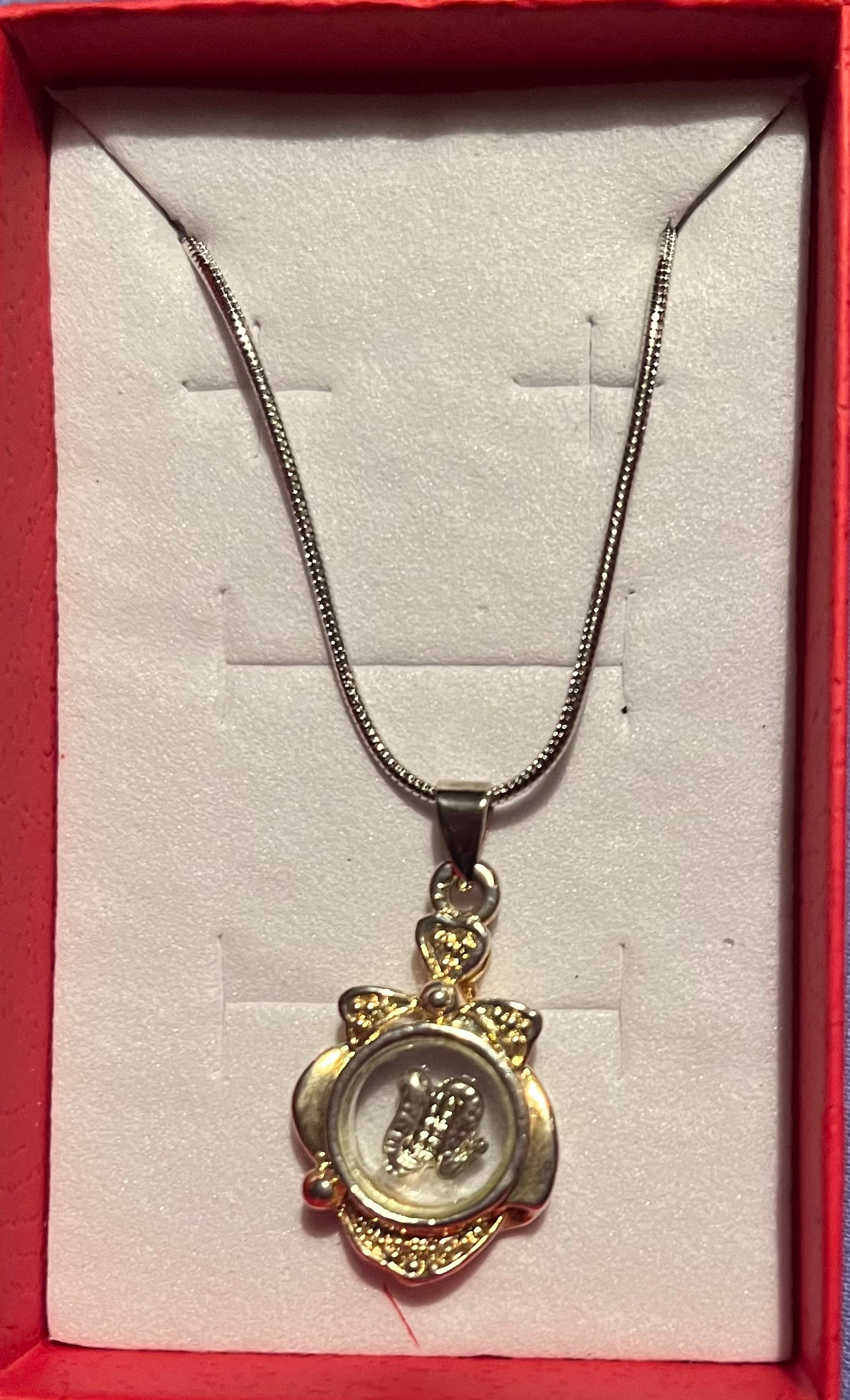 Necklace- spinning snake
